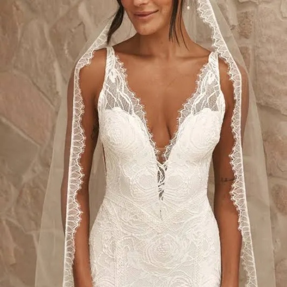 Grace Loves Lace Lumi Ivory Lace Bridal Veil